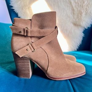 Gianni Bini Brown Suede Boots Size 8.5 w/Straps, Side Zip, Wood Block Heel.